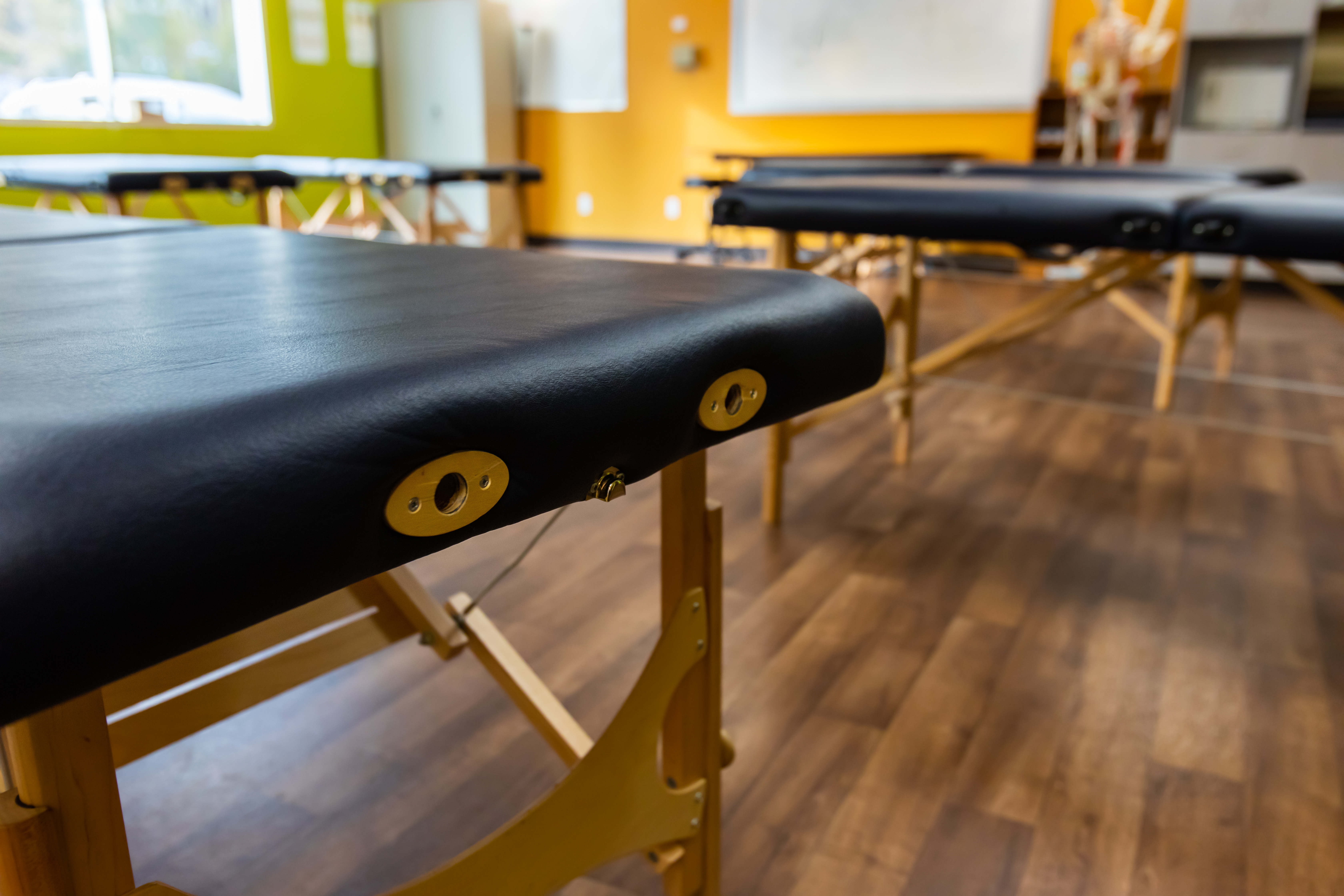 How a Portable Massage Table Can Improve Your Bottom Line